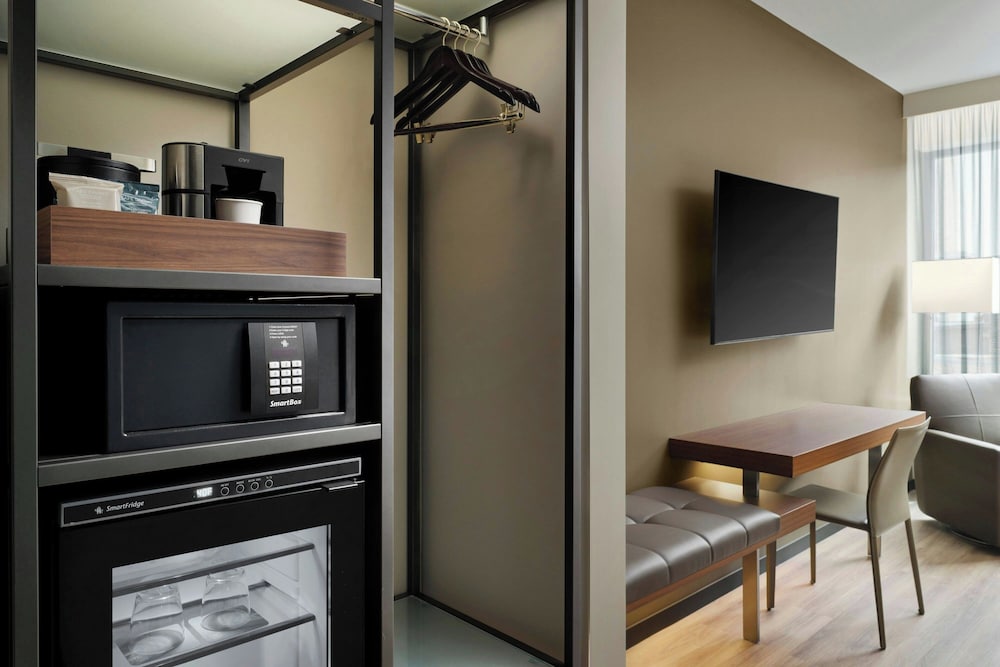AC Hotel by Marriott Detroit at the Bonstelle 49/54