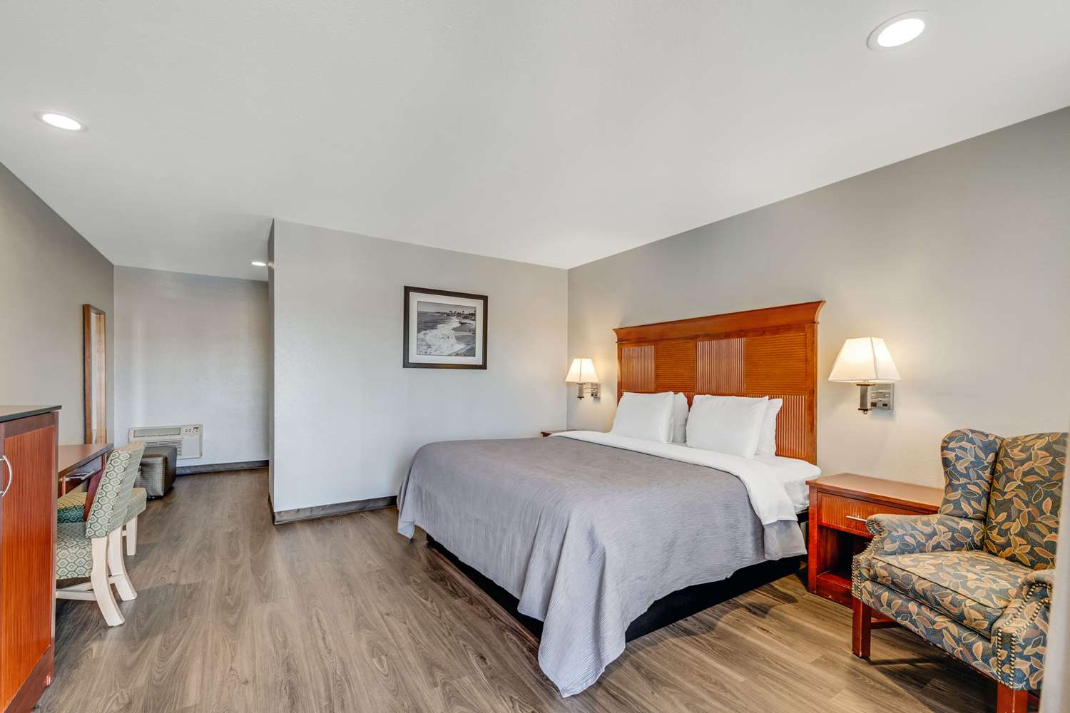ROOM, KING BED