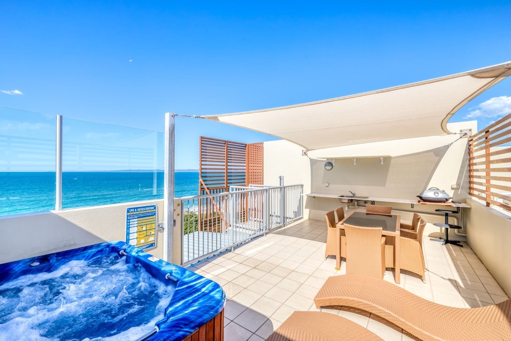 ON THE BEACH RESORT BRIBIE ISLAND 18/50