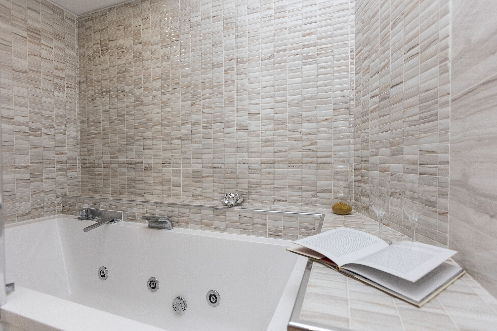 Room, Quadruple, Twin Beds, Bathtub, Hotel Castellino Roma 7/8