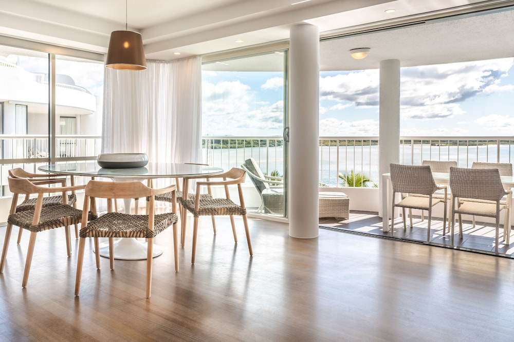 Noosa Pacific Riverfront Resort 34/50