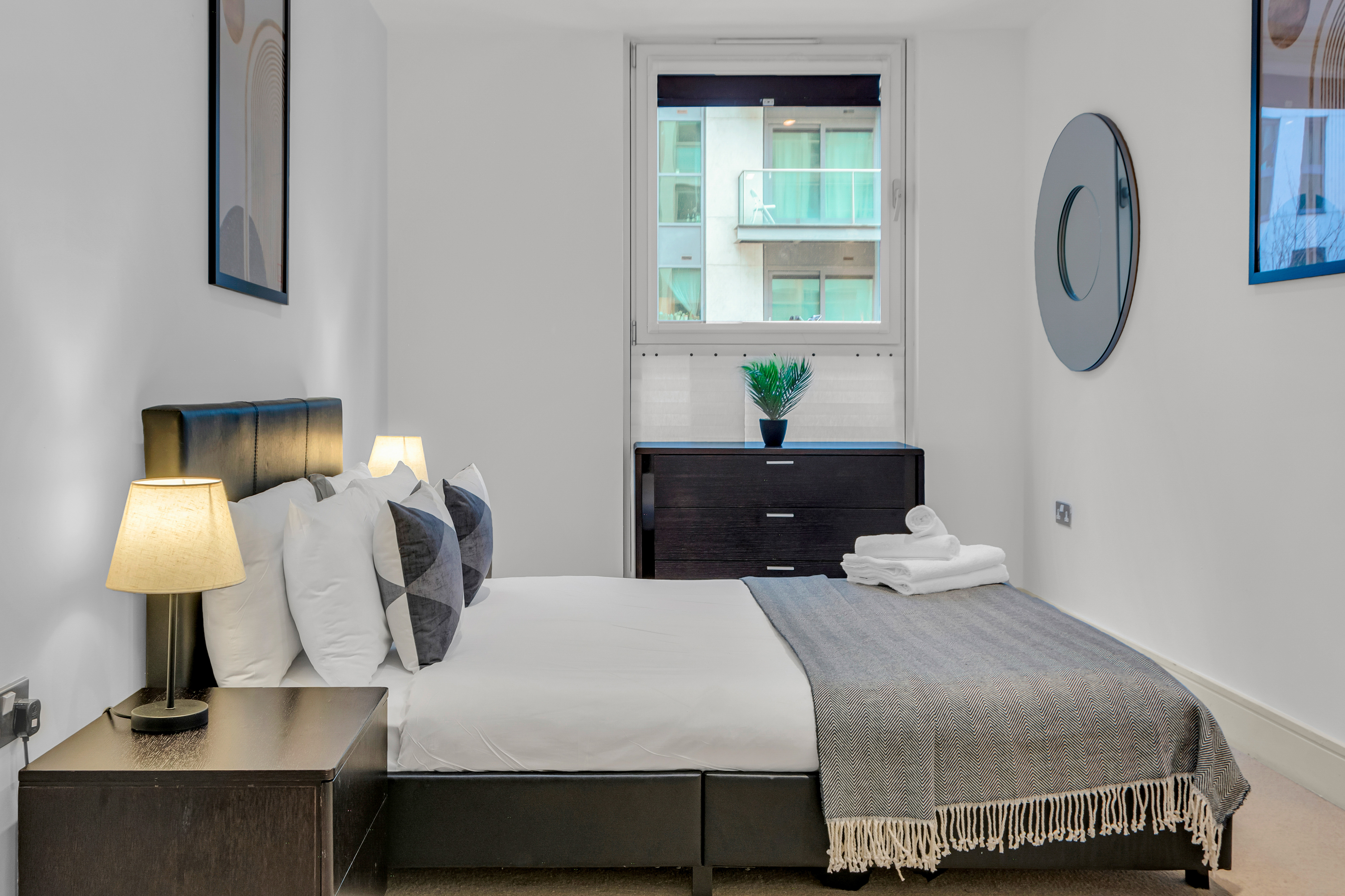 Luxurious Lanterns Court Two-Bedrooms Apartments 19/50