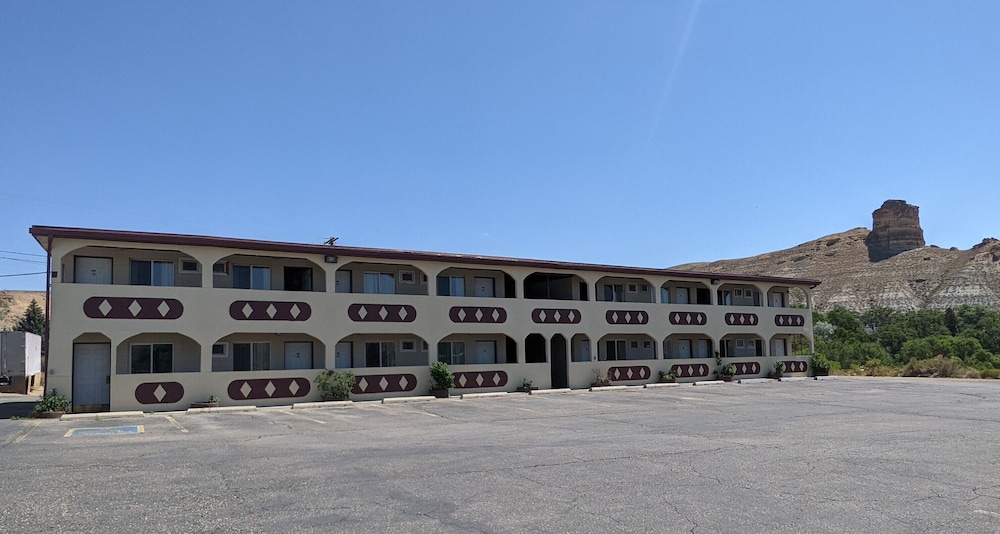Western Inn 4/25
