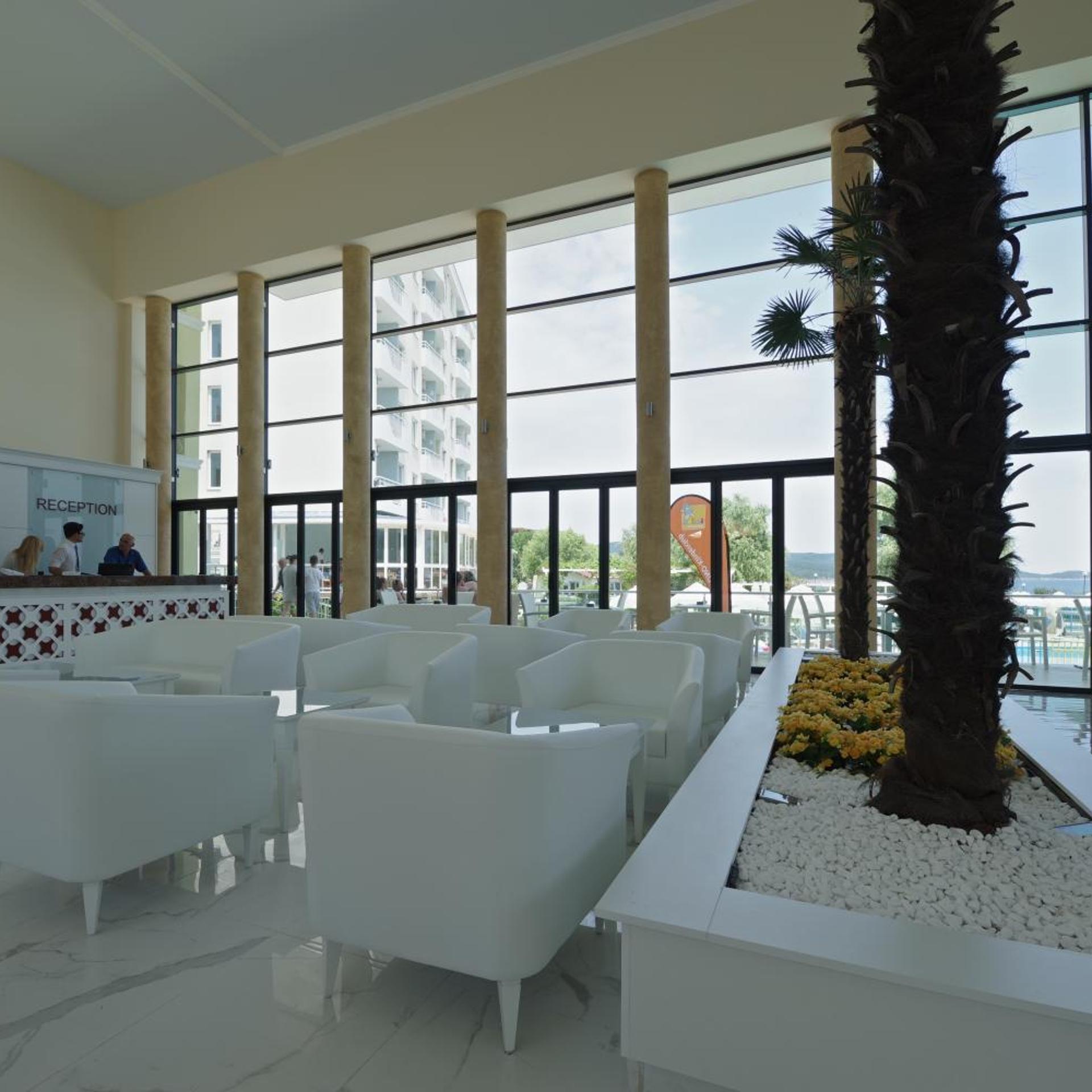 Perla Beach Hotel III 25/50