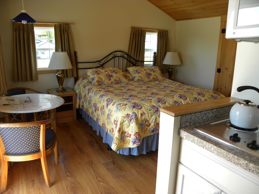 Colonial Gables Oceanfront Village 15/72