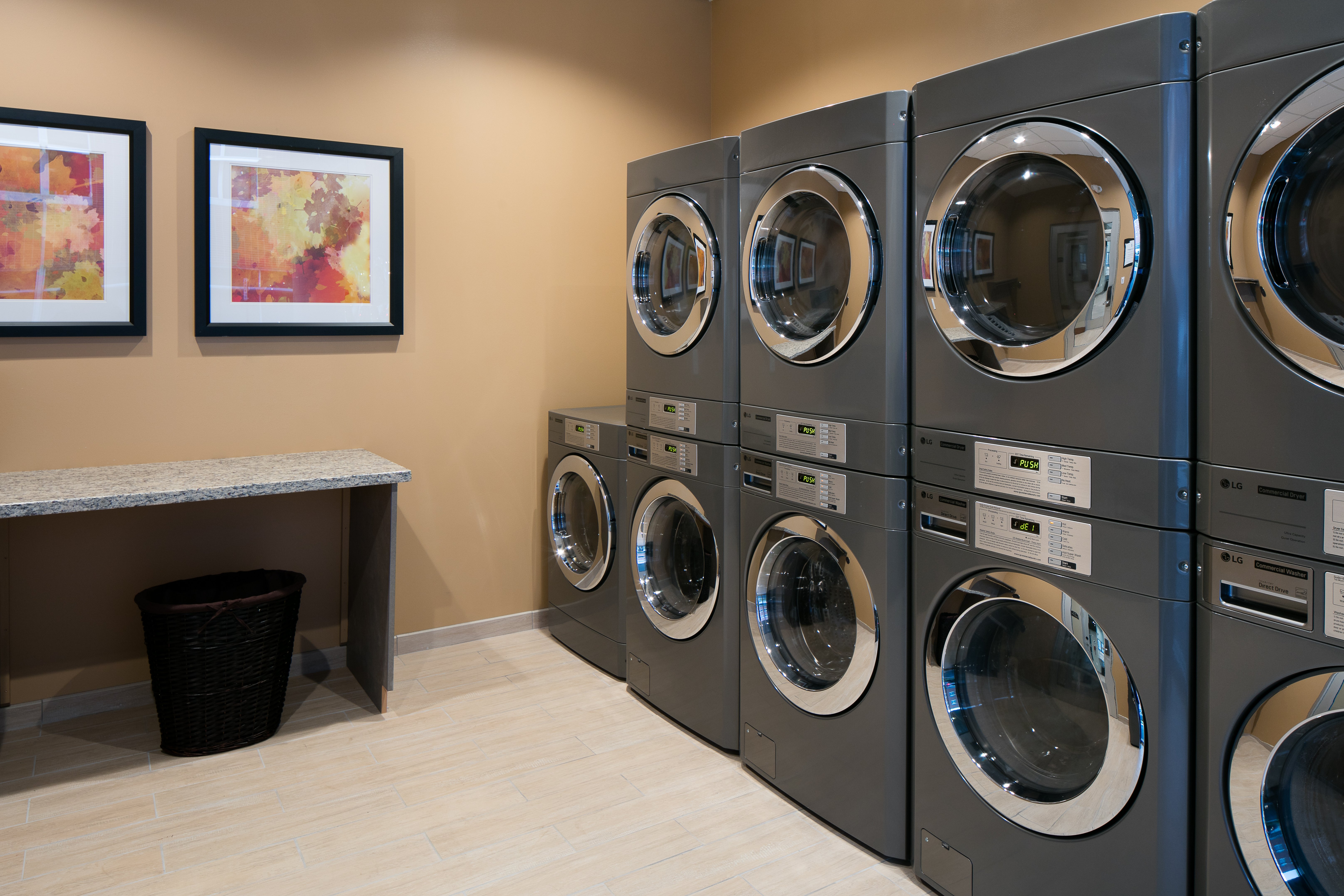 STAYBRIDGE SUITES DES MOINES DOWNTOWN 19/57