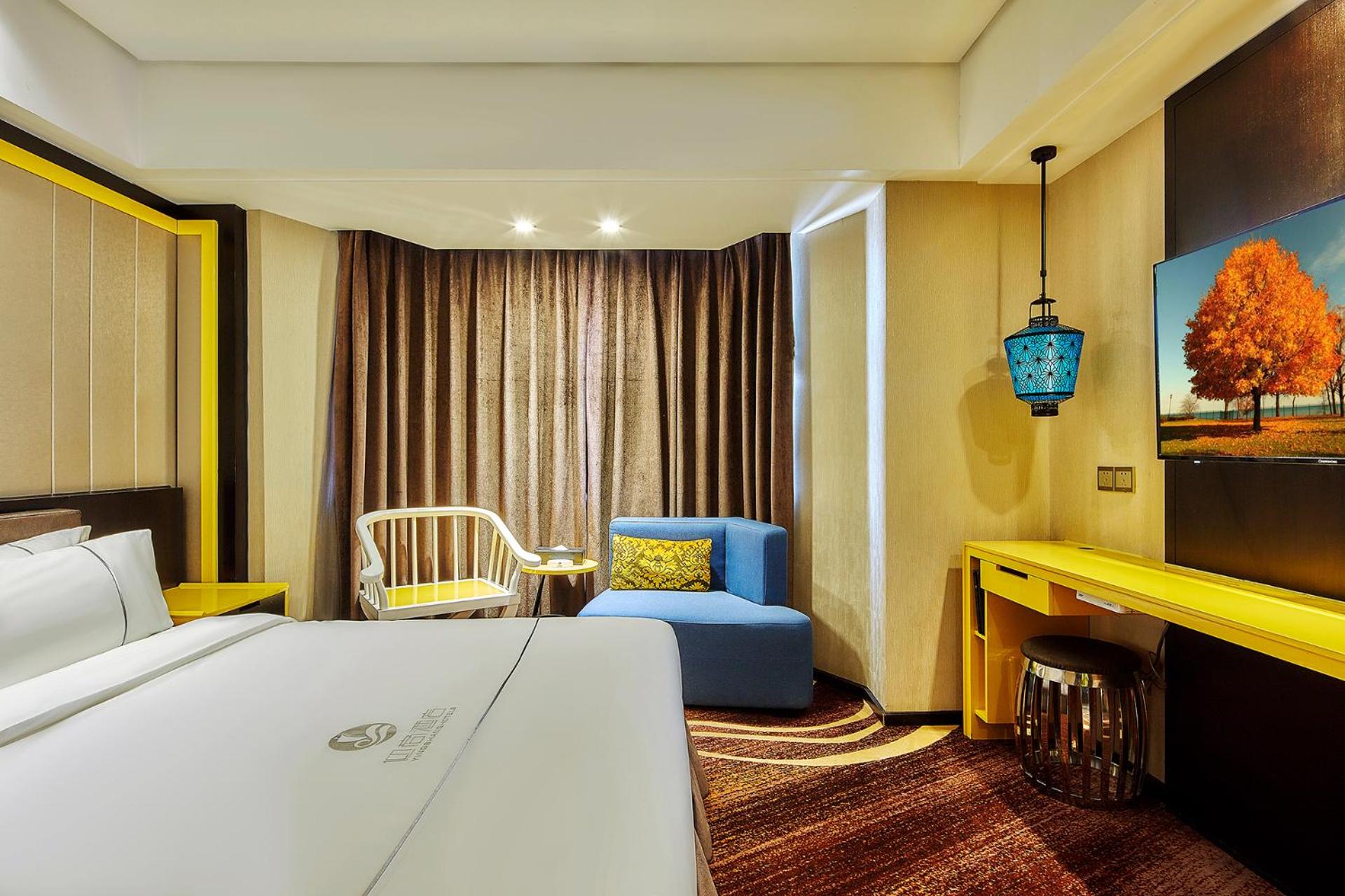 BUSINESS, QUEEN BED