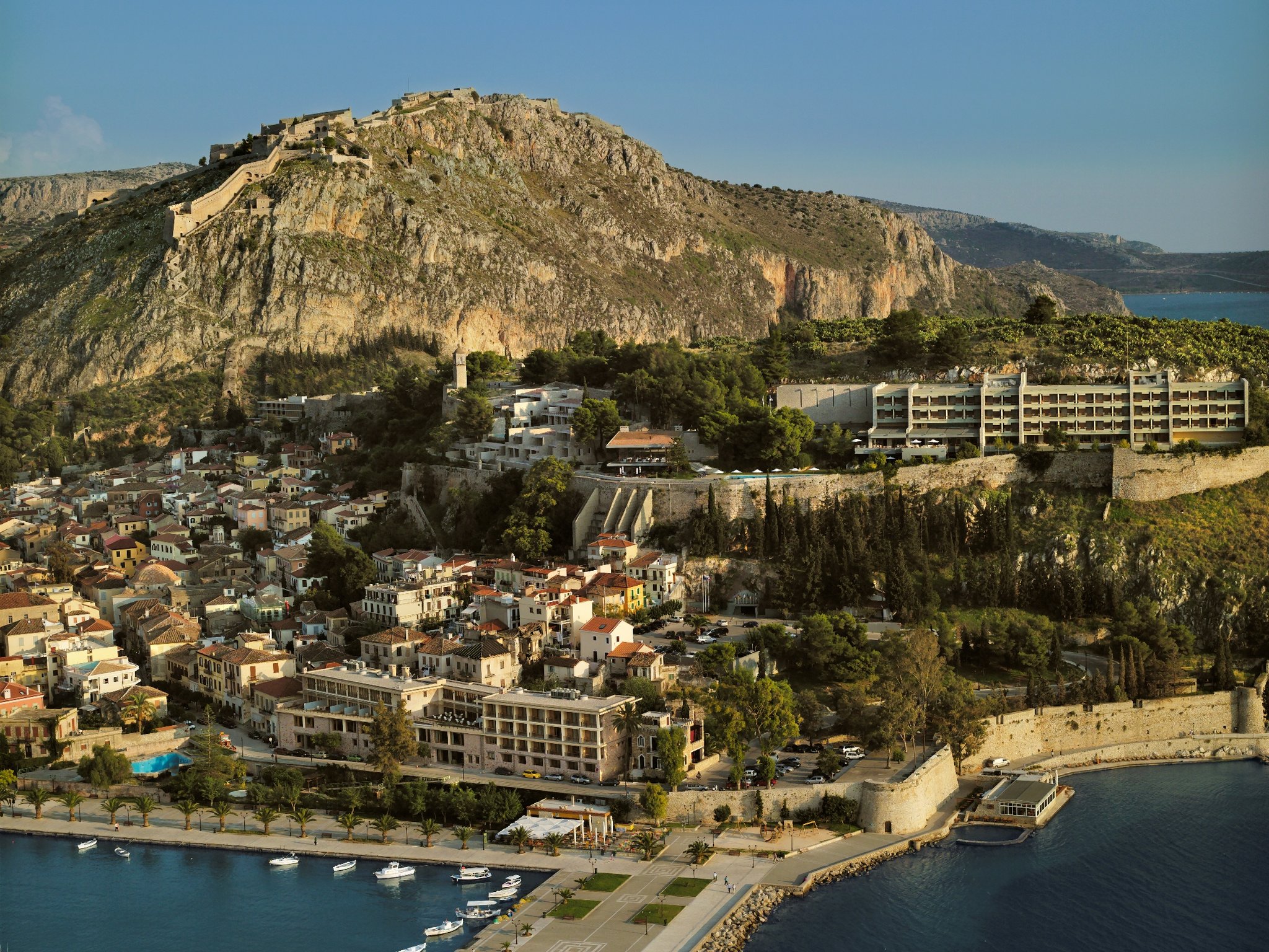 Amphitryon Hotel 18/23