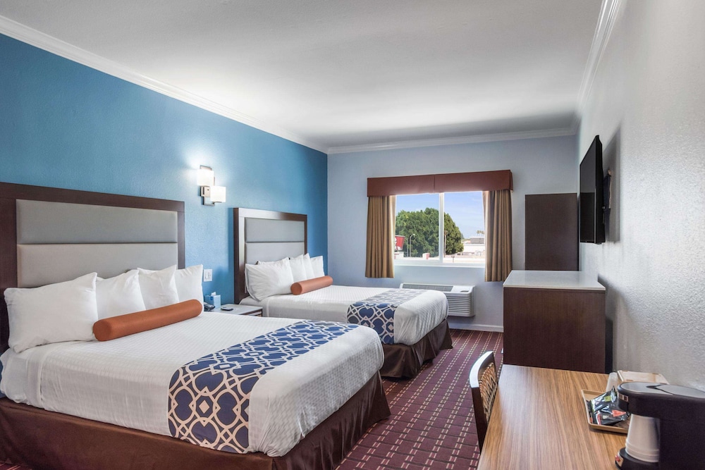 Rodeway Inn and Suites Pasadena 12/36