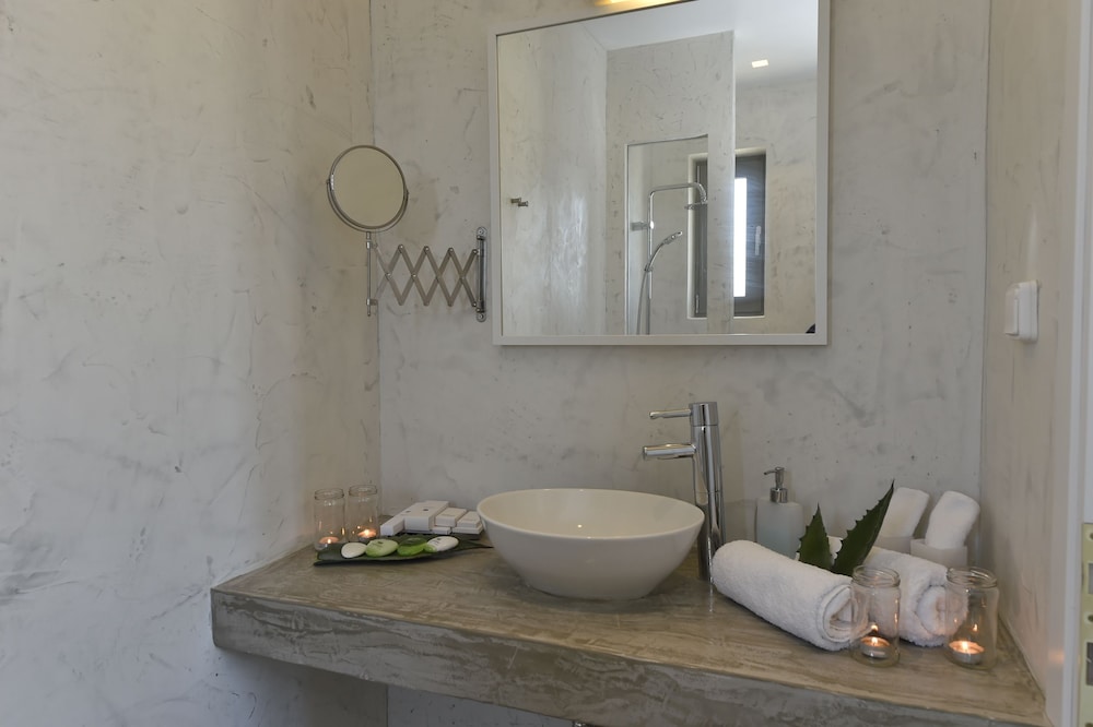 Naoussa Hills Boutique Resort- Adults Only (13+) 72/76