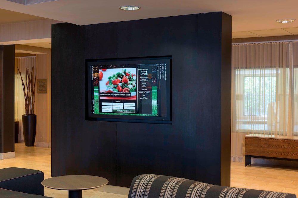 Courtyard By Marriott Traverse City 36/47