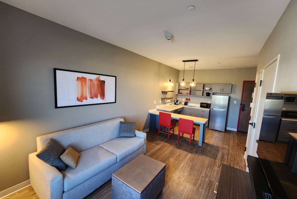 Hawthorn Extended Stay by Wyndham Del Rio 38/65