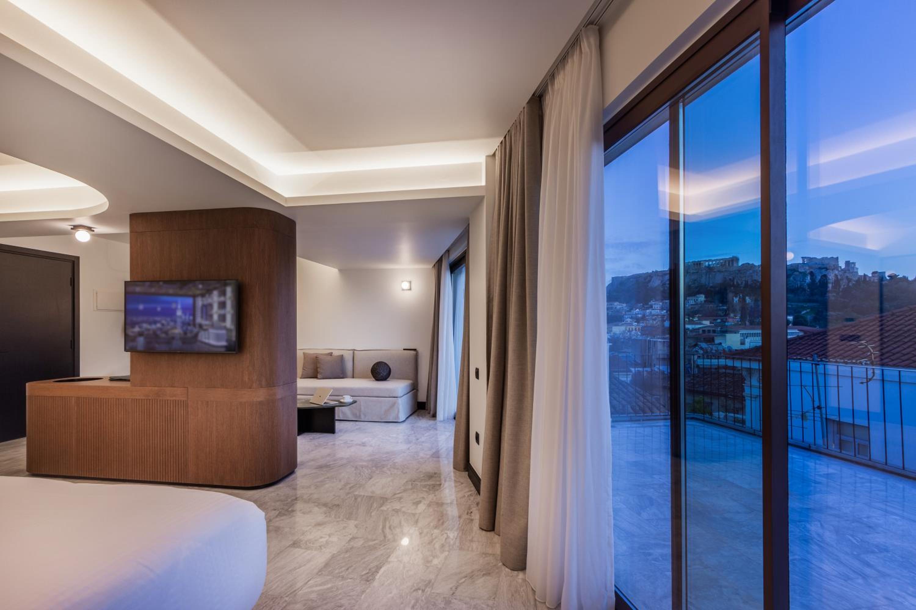 L'Avventura Suites 6/17