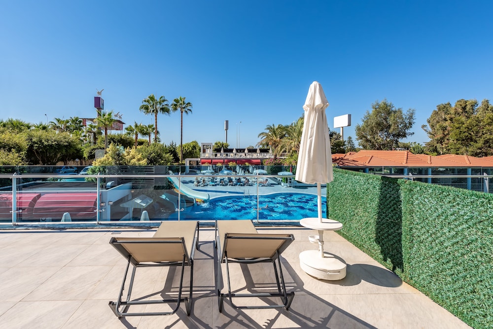 White City Beach - Adults Only +16 7/45