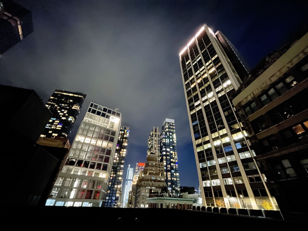Hotel and the City 2/50