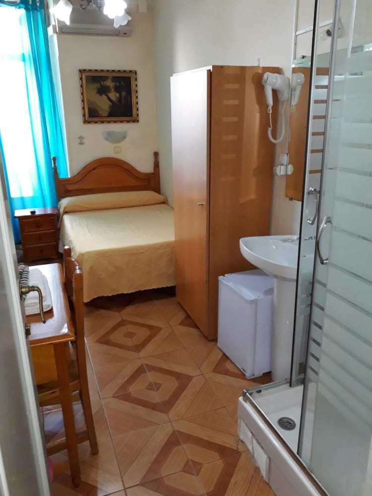 Hostal Fuentesol 23/28