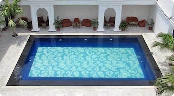 Ritz Plaza 25/50