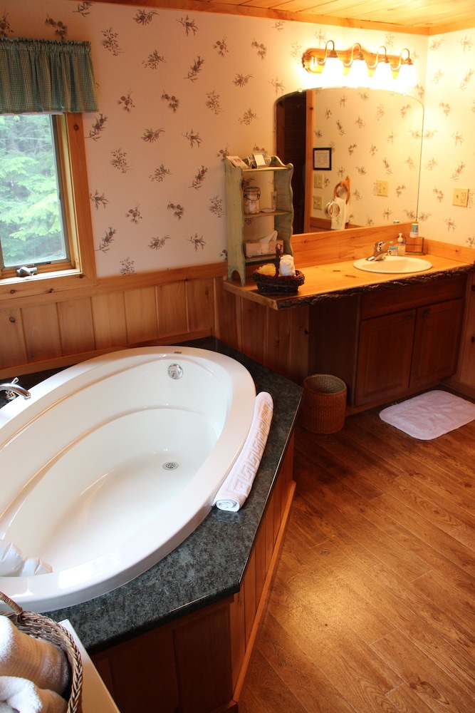Kiwassa Lake Bed & Breakfast and Cabins 17/50