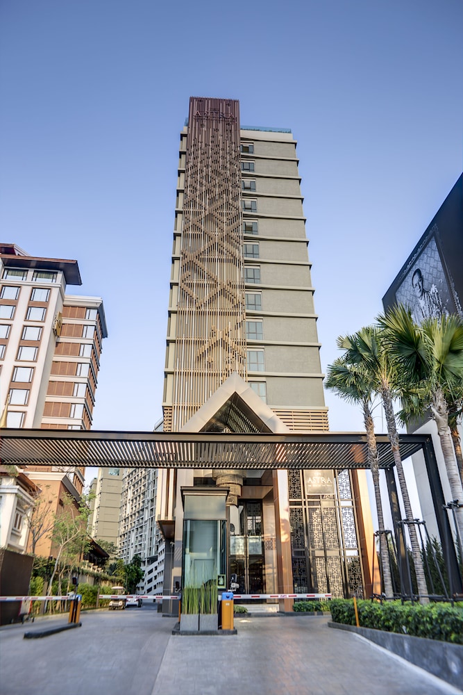 The Astra Condo 14/76