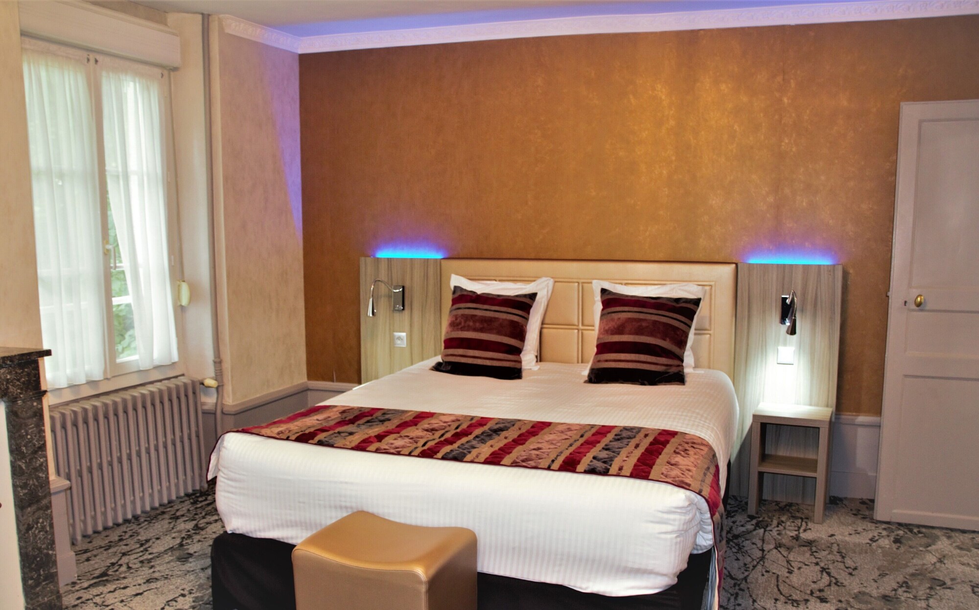 غرفة سوبيريور رباعية بسرير كوين مع أريكة، Hotel the Originals Sens Archotel 4/8