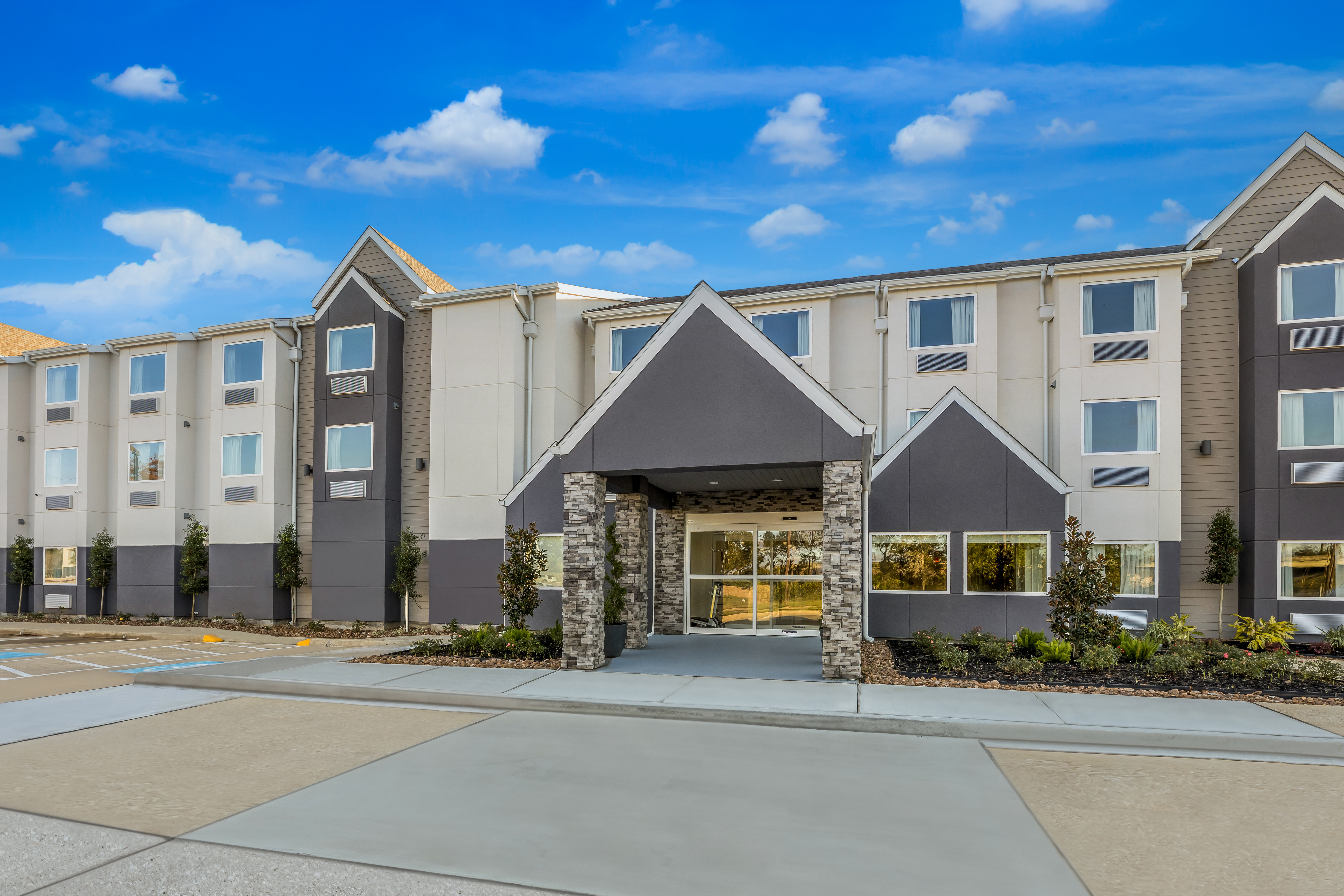 Spark by Hilton Sulphur 19/20