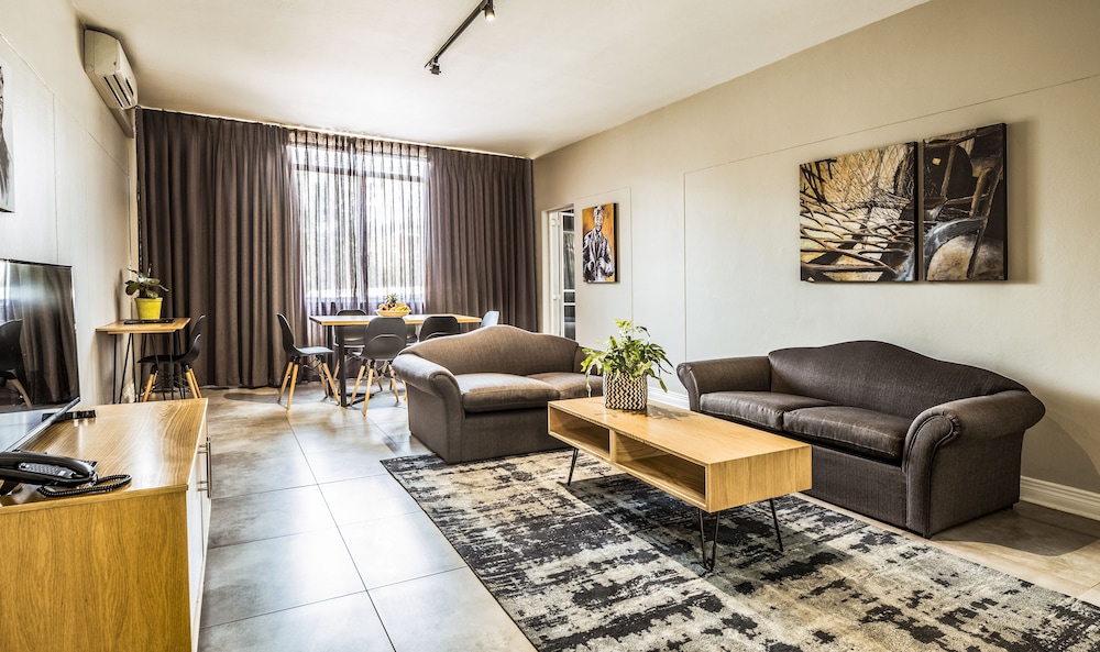 Hotel 224 66/83