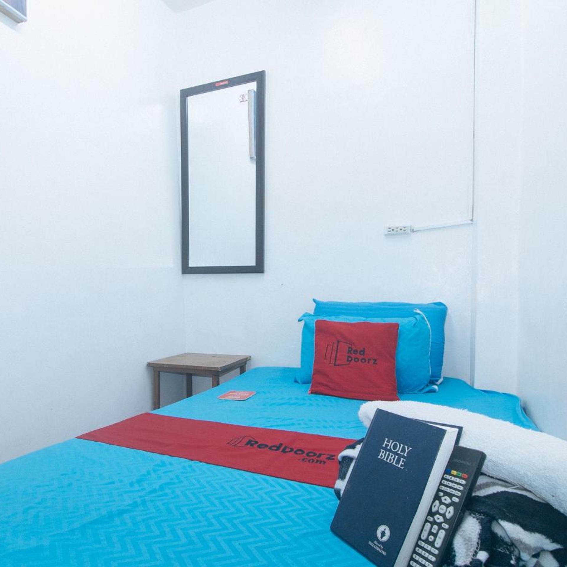 RedDoorz near OWWA Pasay 14/46