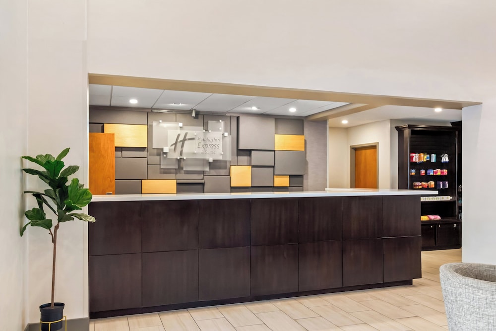Holiday Inn Express & Suites Jacksonville SE- Med Ctr Area 8/55