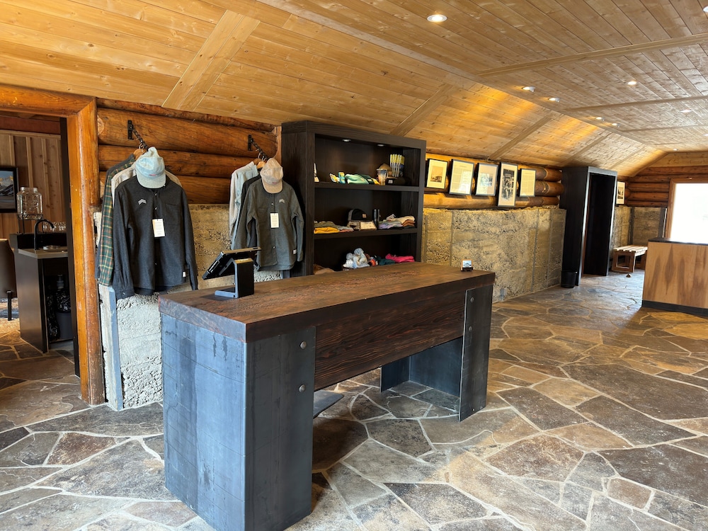 The Lodge at Bow Lake 8/49