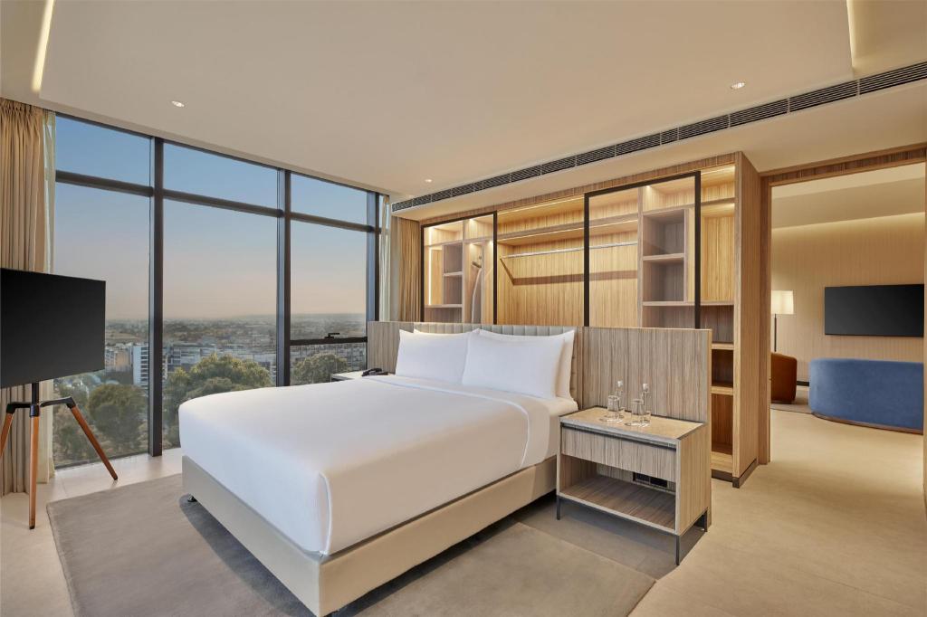 PRESIDENTIAL, SUITE, KING BED, LIVING AREA