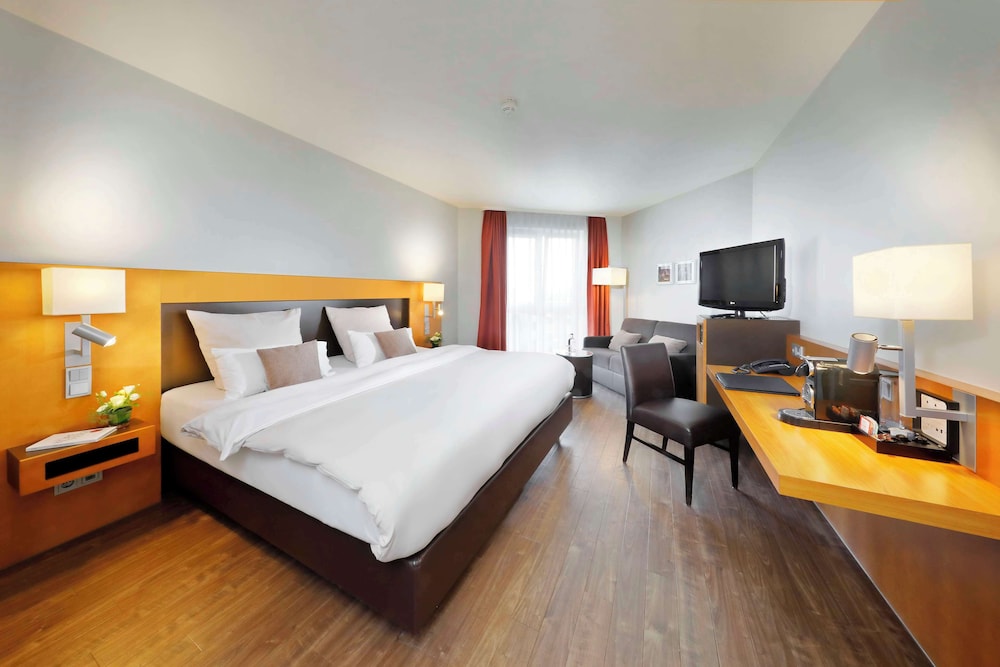 Deluxe, King Bed, Sofa, Courtyard Area