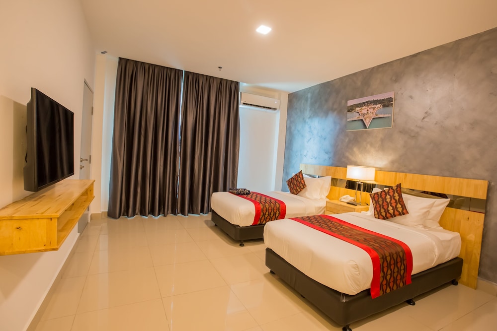 Hotel Adya Express 28/60