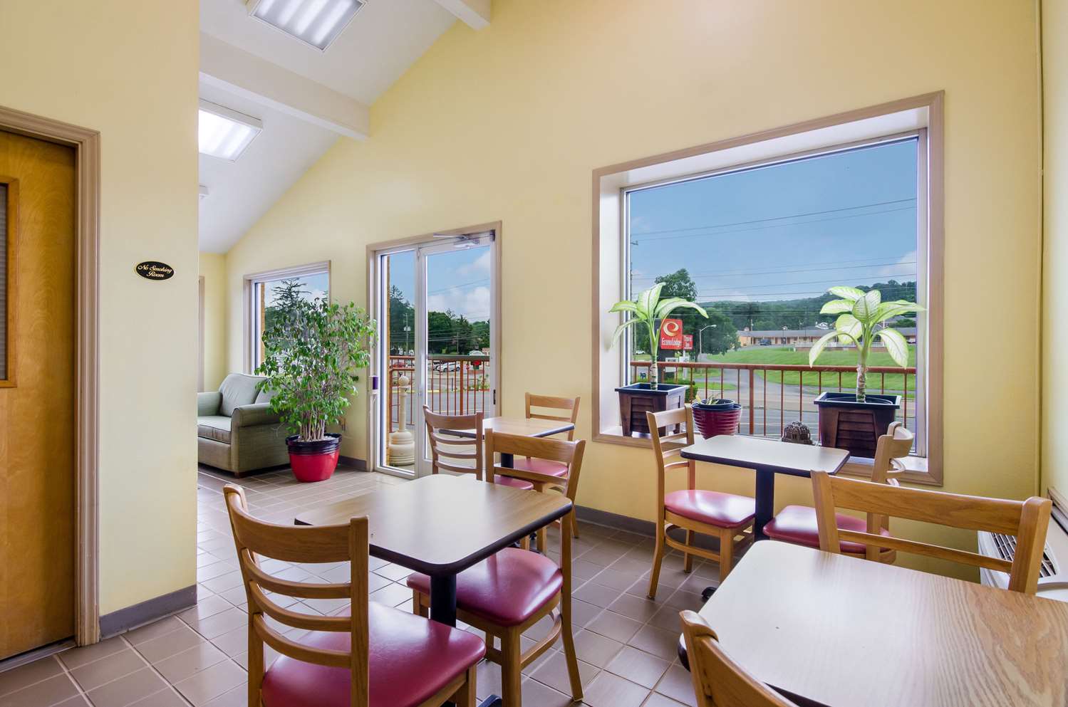Econo Lodge Marion I-81 30/36