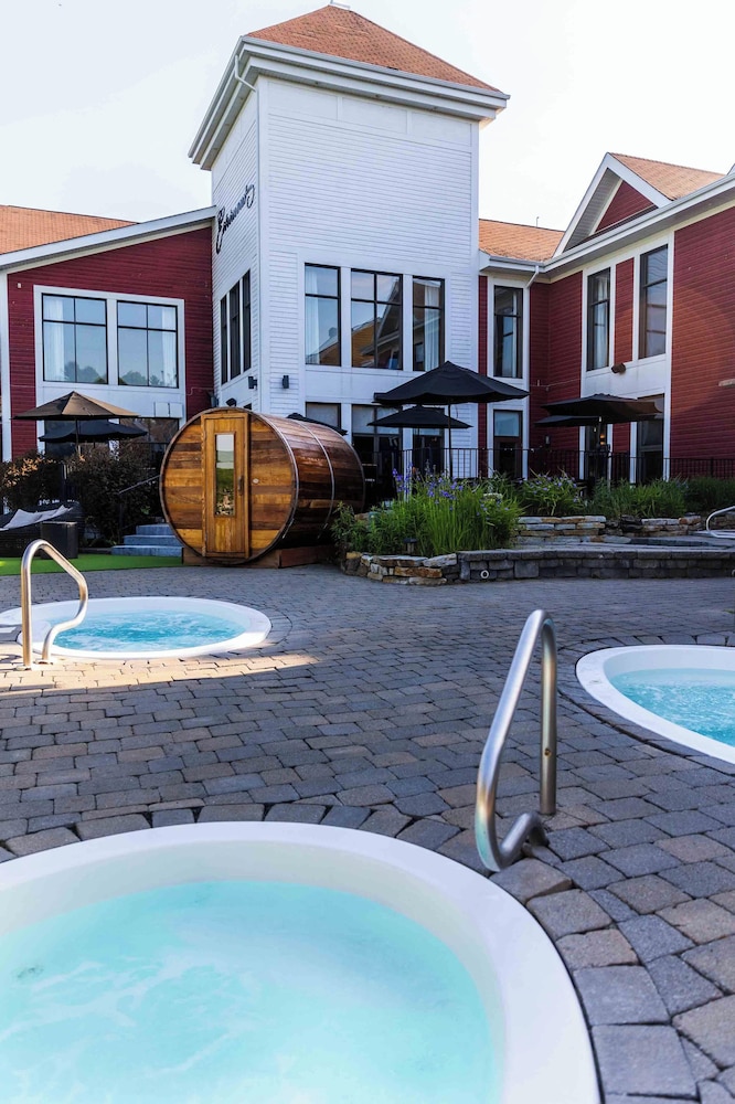ESTRIMONT SUITES & SPA 61/61