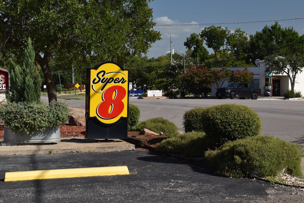 Super 8 by Wyndham Fredericksburg 32/51