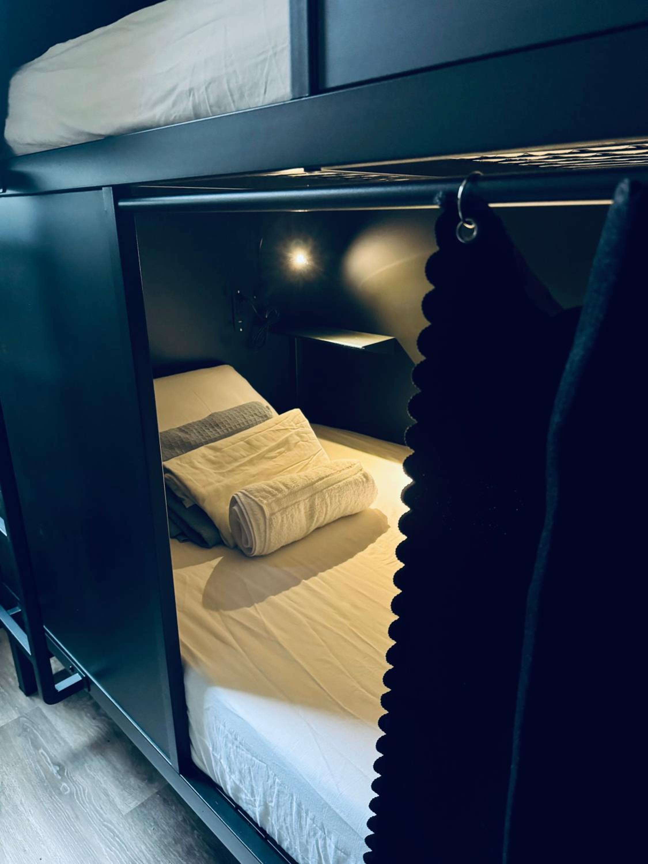 Male Dorm, Pod, Standard, 2 Beds