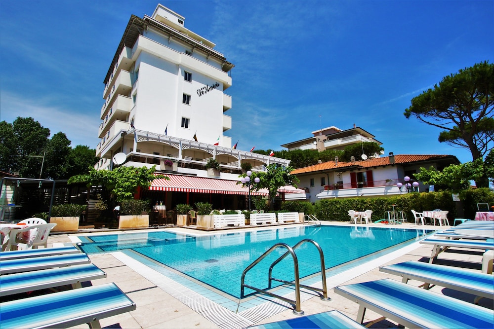 Hotel De Amicis 1/53