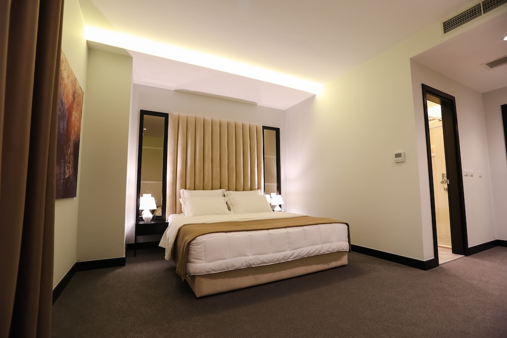 Delta Hotel 10/48