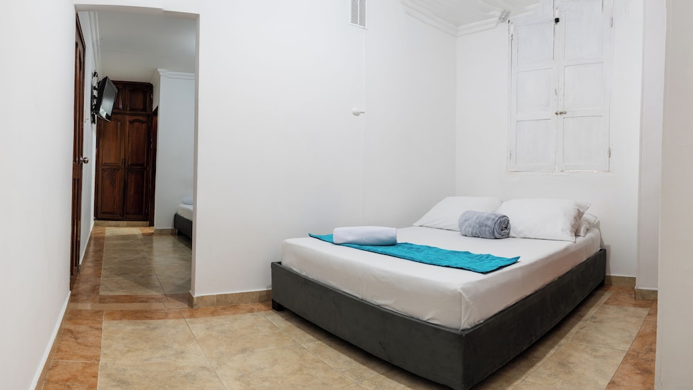 FAMILY, MULTIPLE BEDS
