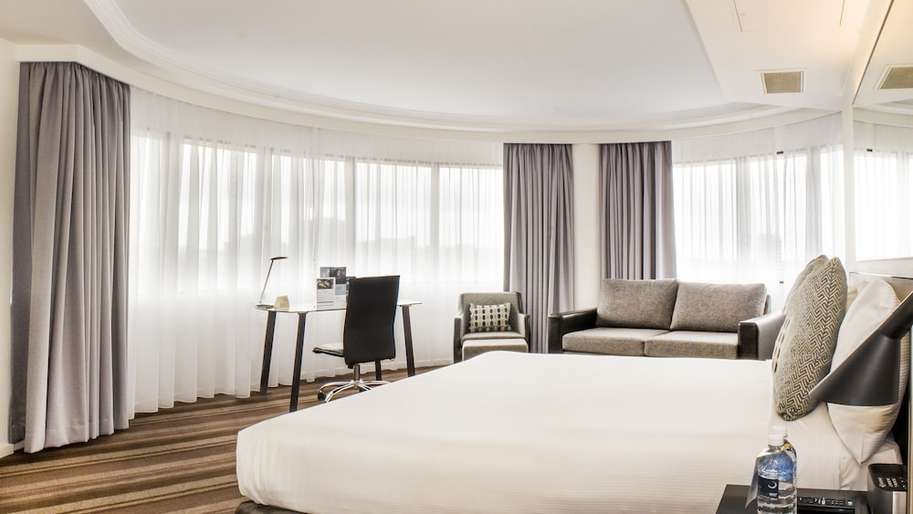 Mercure Sydney 14/67