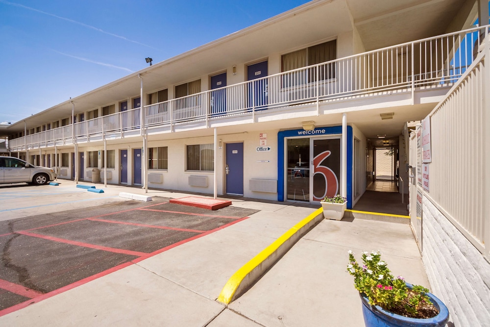Motel6 Youngtown, AZ - Phoenix - Sun City 40/45