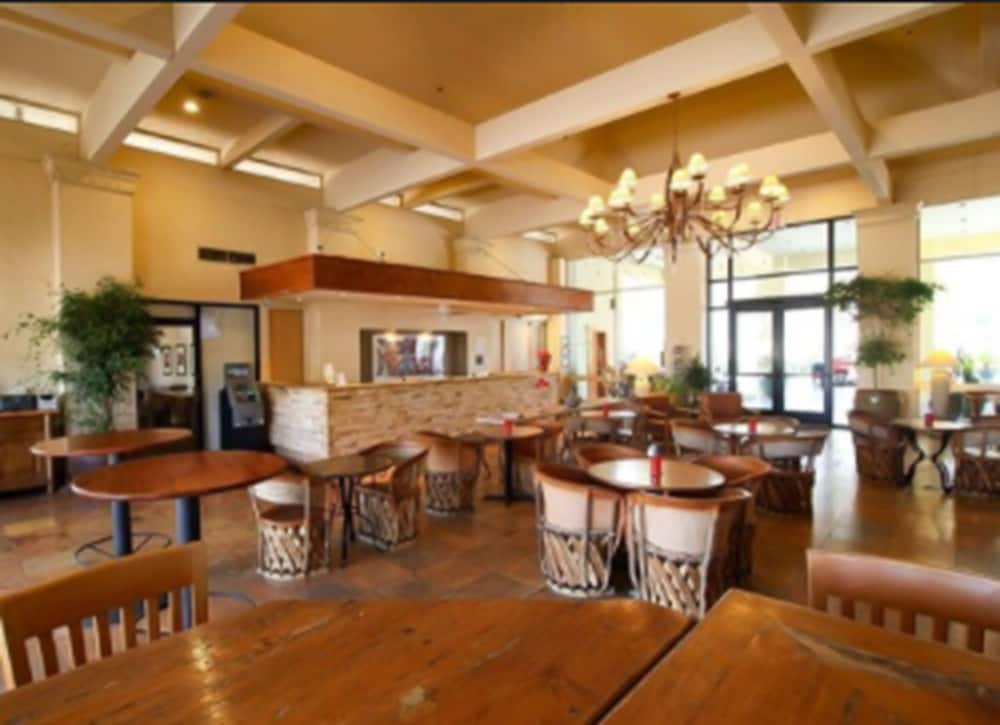 Ramada by Wyndham Tucson 44/63