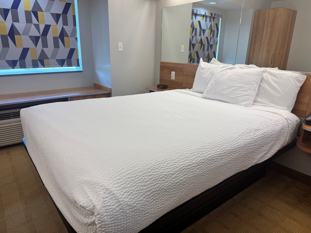 غرفة بسرير كوين لذوي الإعاقة، Microtel Inn Suites By Wyndham Tuscumbia Muscle Shoals 6/9