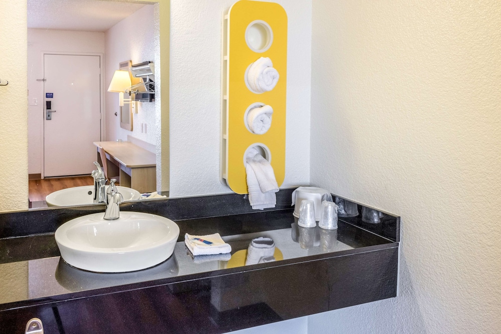 Motel6 Bakersfield, CA - Convention Center 36/37