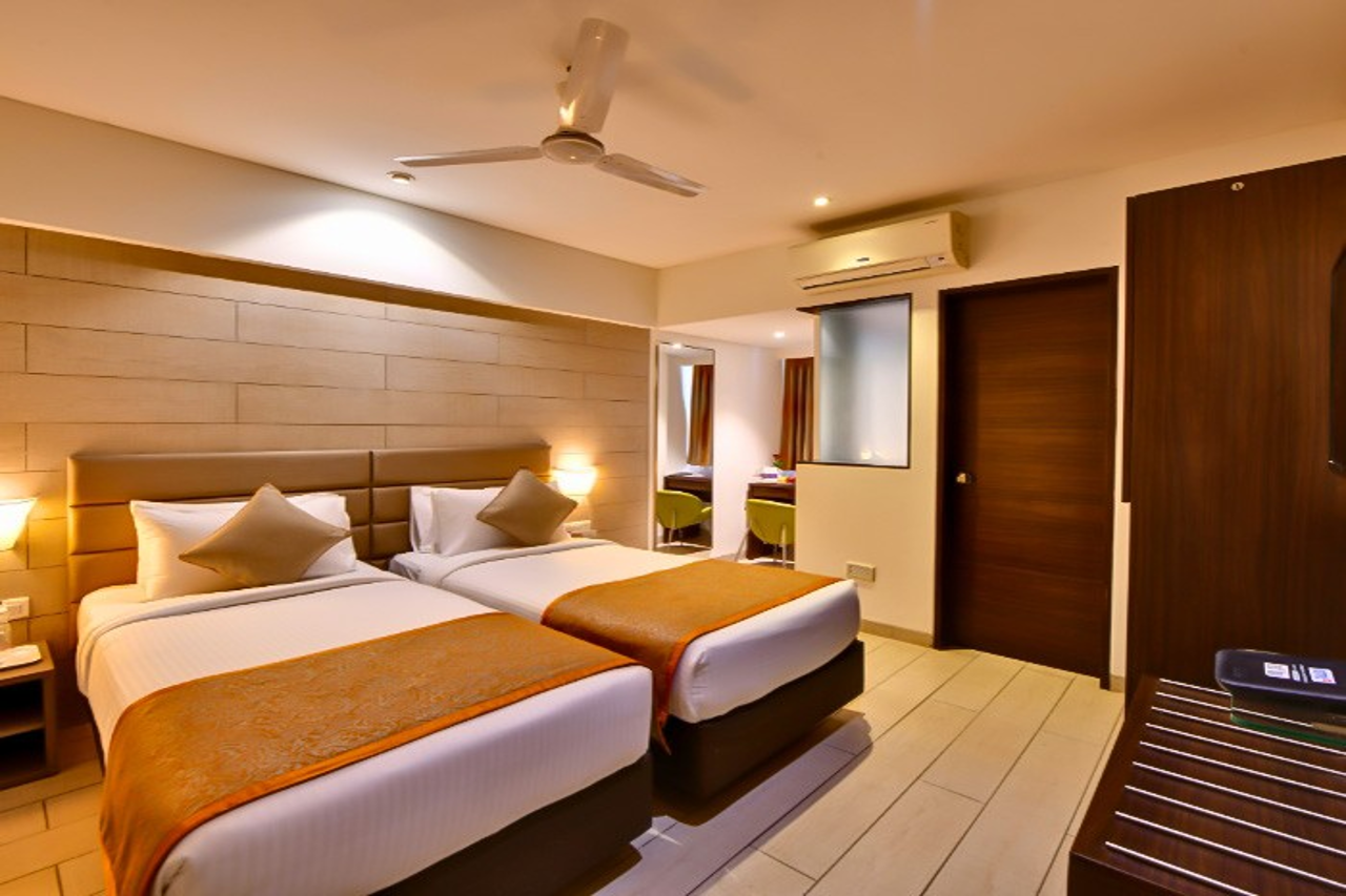 Click Hotel Vadodara 12/17