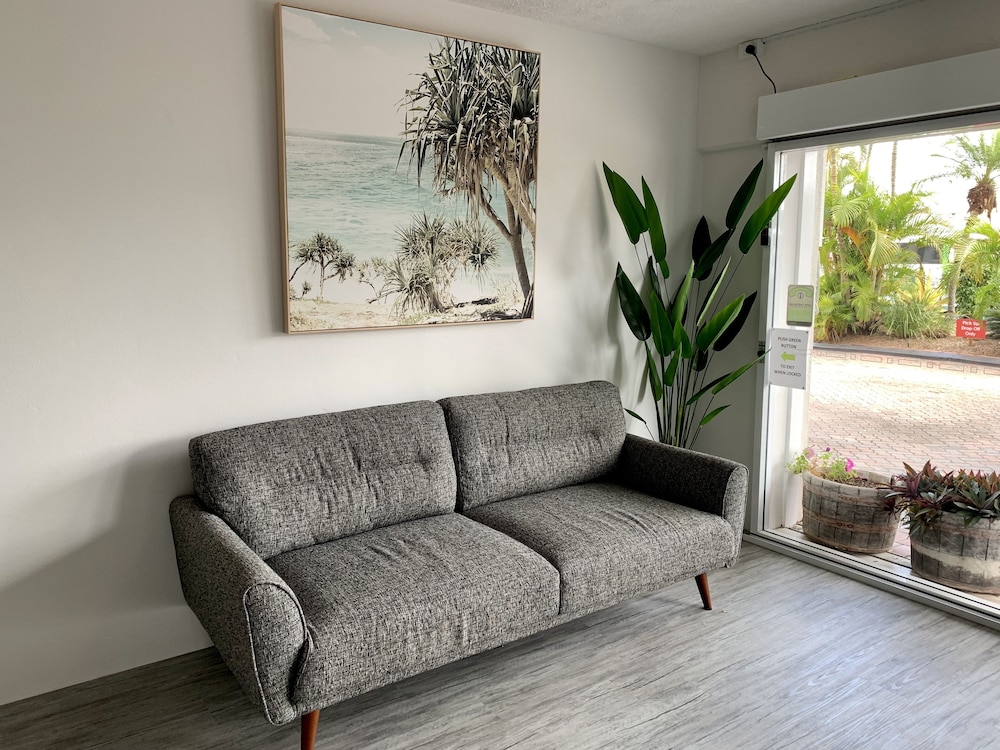 Outrigger Resort 40/76