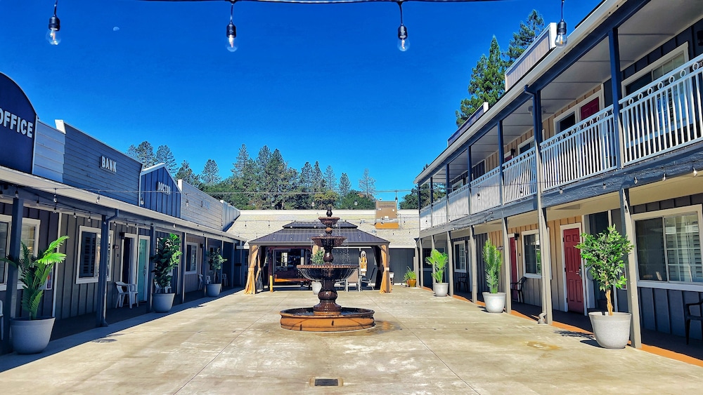 The Old West Inn 50/57