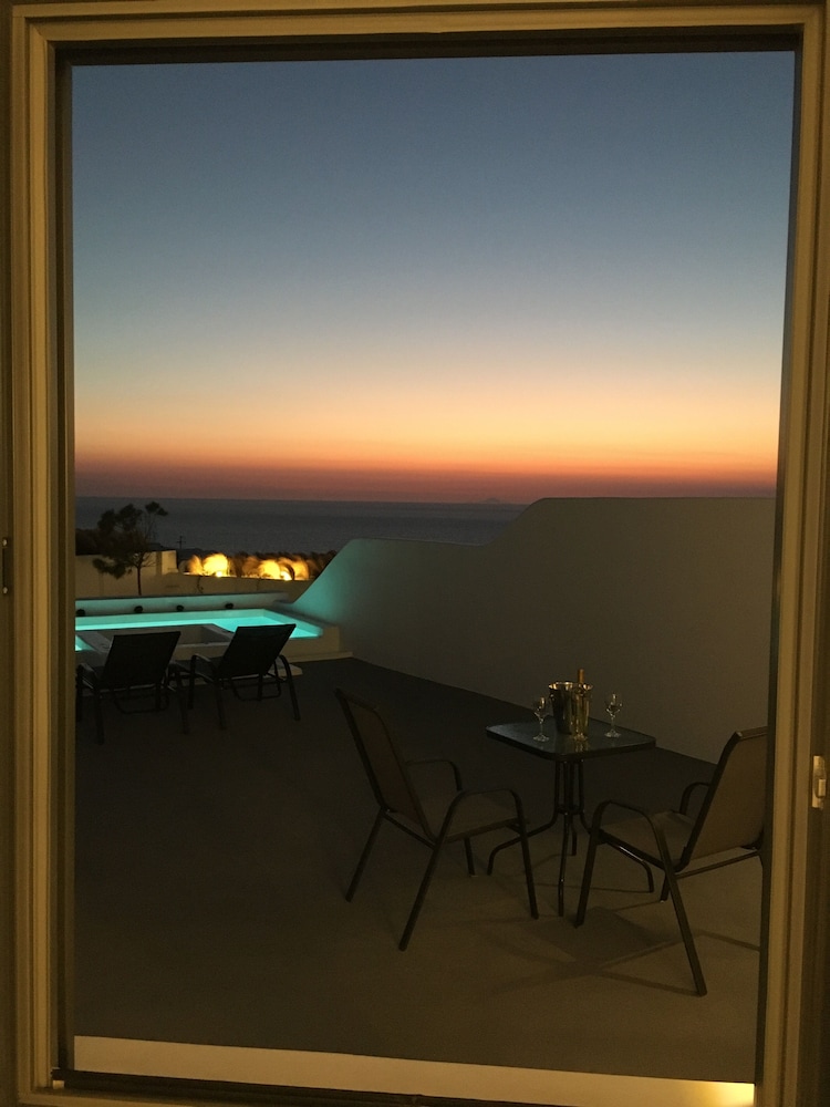 Santolia Art Suites Santorini 45/56