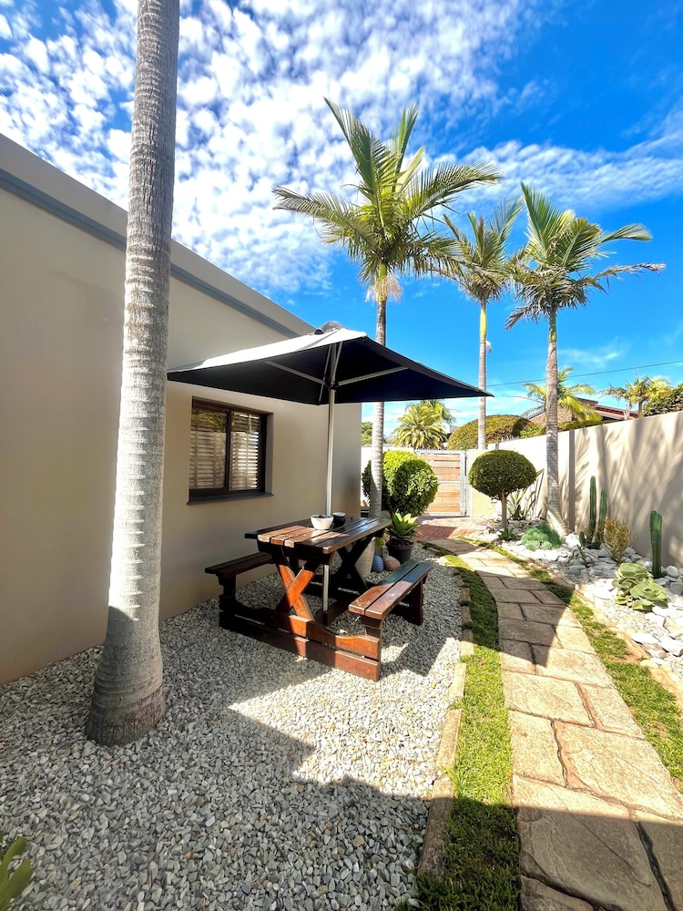 Dolphin Circle Bed and Breakfast 38/50