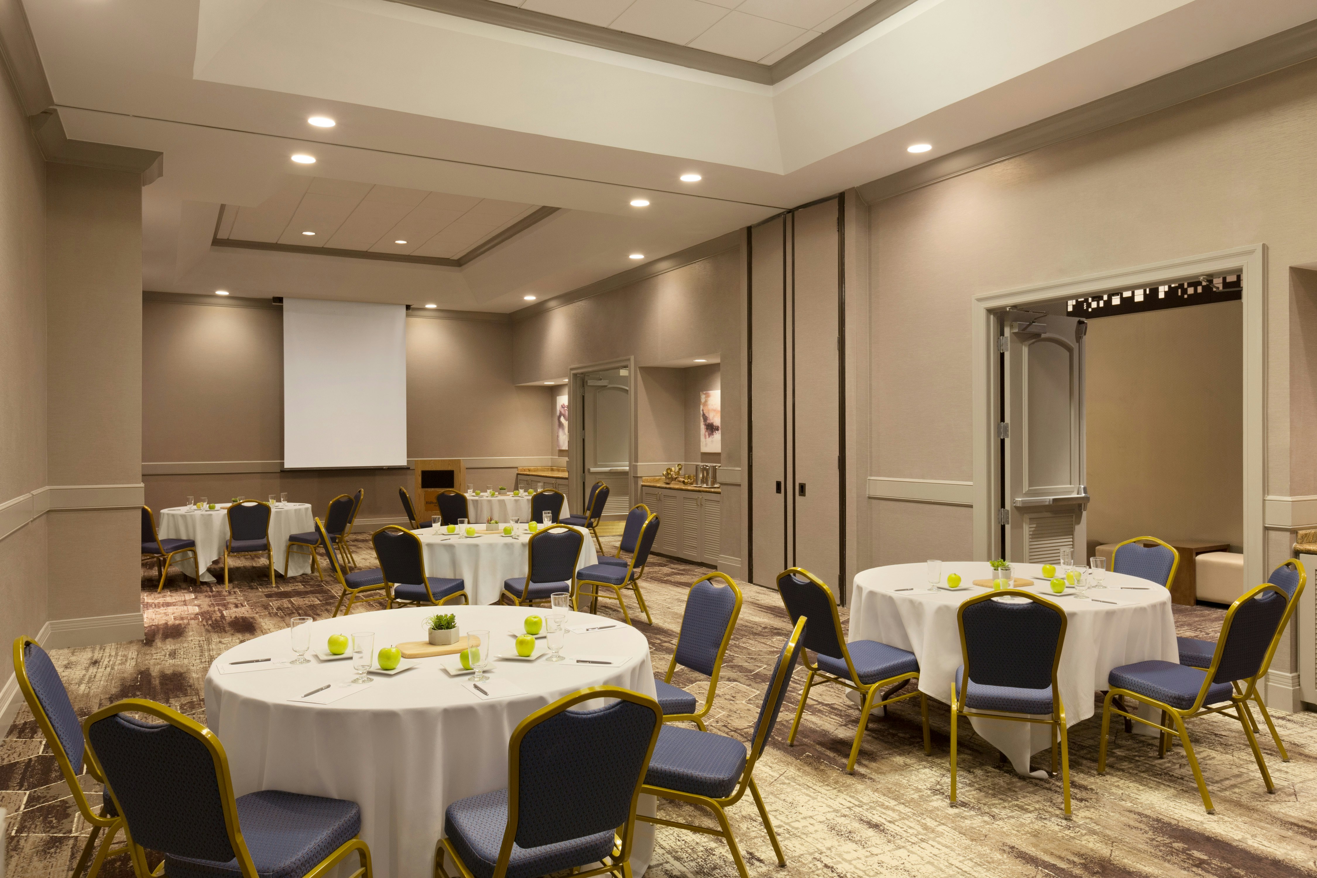 Embassy Suites By Hilton Phoenix Downtown North 67/70